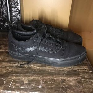 Black Vans gently used